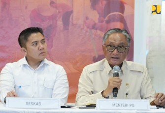 Menteri PU bersama Seskab