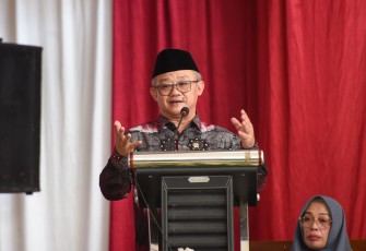 Menteri Pendidikan Dasar dan Menengah, Abdul Mu’ti, dalam kegiatan Pembukaan Tahun Pendidikan Baru 2025/2026 yang berlangsung di Pesantren Modern Internasional Dea Malela, Kabupaten Sumbawa, Nusa Tenggara Barat, Minggu (13/7). 