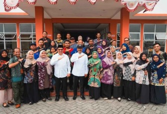 Menteri Sosial Saifullah Yusuf atau Gus Ipul saat mengunjungi Sekolah Rakyat di Jawa Timur, Minggu (14/12/2025).
