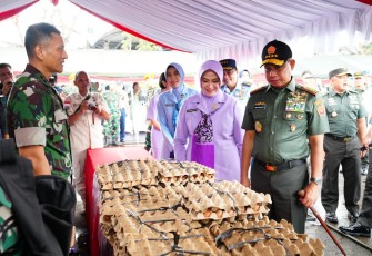 Panglima TNI mengapresiasi antusiasme prajurit dan PNS TNI yang berpartisipasi dalam bazar.