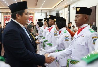 Bupati Roby saat Kukuhkan 26 Anggota Paskibraka Bintan, Jumat (15/08).