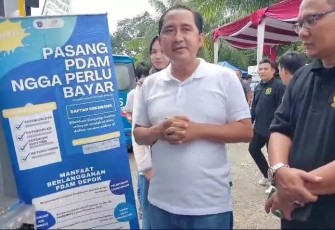 Wakil Wali Kota (Wawalkot) Depok, Chandra Rahmansyah, mengajak masyarakat untuk memanfaatkan program pemasangan sambungan air PT Tirta Asasta secara gratis