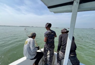 Pembongkaran Pagar Laut di wilayah Tanjung Pasir dan 1 KM di wilayah Kronjo, Tangerang, Banten. Rabu (05/02).