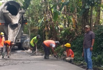 Pembangunan Jalan Rabat Beton di Desa Bantur