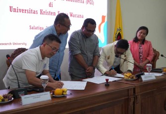 Penandatanganan Memorandum of Agreement (MoA) antara Fakultas Teologi UKSW dan Persekutuan Gereja-gereja di Indonesia (PGI) di Grha Kartini.jpg