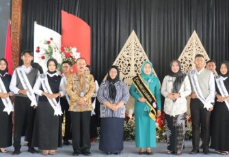 Pengukuhan Ayah Bunda Genre dan pelantikan anggota Forum Genre Karanganyar periode 2025-2026, di Pendopo Raden Mas Said Rumah Dinas Bupati Karanganyar, Kamis (4/9/2025).