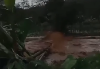 Peristiwa banjir yang melanda Sungai Lutut di Kabupaten Temanggung, Jawa Tengah pada Sabtu (315).