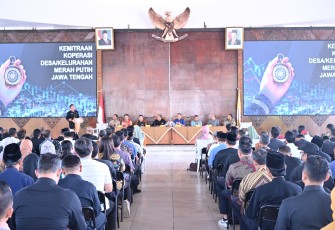 Pertemuan bersama sejumlah pihak membahas persiapan pengoperasian Kopdes Merah Putih, di Pendopo Rumah Dinas Bupati Karanganyar, Kamis (2662025).