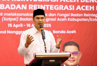Plt Sekretaris Daerah Aceh M Nasir, pada Rapat Koordinasi Badan Reintegrasi Aceh dengan Satuan Pelaksana dan Penghubung BRA Kabupaten/Kota, di Aula Grand Nanggroe, Selasa (15/4/2025) malam. 