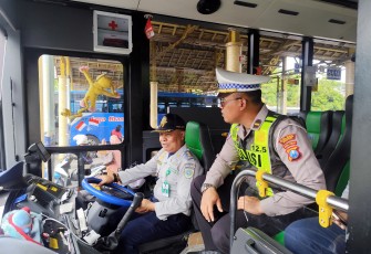 Polres Gresik Gandeng Dishub saat Gelar Ramcheck Armada Bus Jelang Nataru
