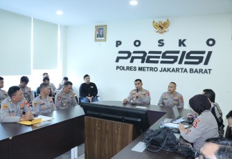 Polres Metro Jakarta Barat Terima Kunjungan Tim Puslitbang Polri untuk Evaluasi Gudang Senjata