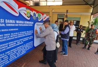 Menjelang bulan suci Ramadan 1446 H, Polsek Kembangan Jakarta Barat menggelar Deklarasi Damai Warga Kembangan Anti Kekerasan, Tawuran dan Penyalahgunaan Narkoba, Kamis (27/2/2025).