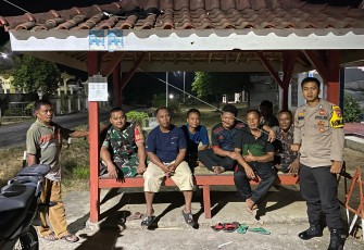 Polsek Belitang III saat Cek dan Sambangi Poskamling Untuk Tingkatkan Keamanan Lingkungan