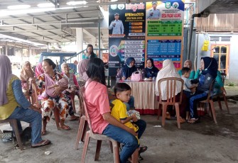  Pemdes Pagar Agung saat adakan Posyandu Rutin