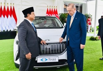 Presiden Erdoğan saat Serahkan Mobil Listrik Togg T10X  kepada Presiden Republik Indonesia Prabowo Subianto pada Rabu, 12 Februari 2025 di Istana Kepresidenan Bogor, Provinsi Jawa Barat.