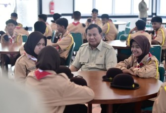Presiden Prabowo Beri Semangat Siswa Sekolah Rakyat Menengah Atas (SRMA) 10 Jakarta Selatan, Kamis (11/9/2025). 