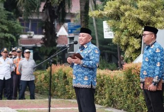 Walikota Depok Mohammad Idris saat memberikan pesan untuk seluruh ASN Pemkot Depok dalam apel terakhir jelang berakhirnya masa jabatannya, Senin (17/2)