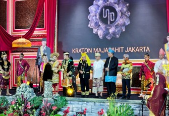 Penobatan Pangeran Cevi Yusuf Isnendar sebagai Raja Budaya Banjar Kalimantan di Kraton Majapahit Jakarta, Selasa (6/5/25).