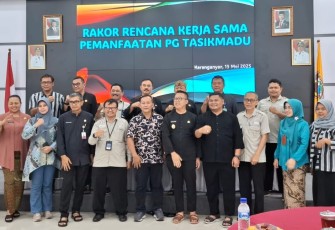 Rapat koordinasi rencana kerjasama pemanfaatan PG Tasikmadu, di Rumah Dinas Bupati Karanganyar, Kamis (1552025).