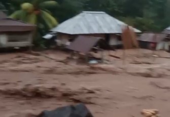 Bencana banjir bandang yang melanda Kecamatan Mauponggo, Kabupaten Nagekeo, Provinsi Nusa Tenggara Timur (NTT) pada Senin (8/9)