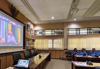 Sejumlah Kepala OPD saat menyimak tayangan virtual keterangan Menteri ATRBTN Nusron Wahid, di Ruang Garuda Kantor Bupati Karanganyar, Senin (1732025).