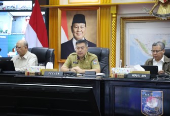 Sekjen Kemendagri Tomsi Tohir saat memimpin Rapat Koordinasi (Rakor) Pengendalian Inflasi Daerah di Ruang Sidang Utama (RSU) Kantor Pusat Kemendagri, Jakarta, Selasa (19/8/2025).