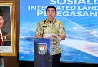 Sekjen Kemendagri Tomsi Tohir pada kegiatan Sosialisasi dan Rakor Teknis ILASPP Penegasan Batas Desa dengan Pemda Tahun 2025 di Grand Mercure Harmoni, Jakarta, Jumat (21/11/2025).