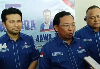 Sekretaris Jenderal DPP Partai Demokrat, Herman Khaeron saat membuka Rapat Kerja Daerah (Rakerda) Partai Demokrat Jawa Timur di Surabaya, Rabu (13/8/2025).