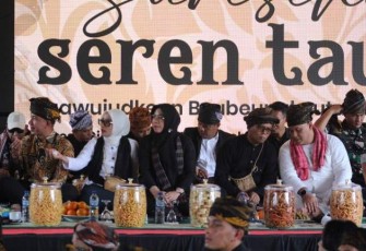 Seren Taun Guru Cucuk Kasepuhan Cisungsang