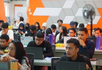 Sertifikasi AI Bertaraf Global untuk 69 Peserta di Makassar