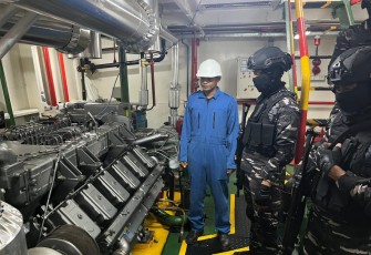 Unsur TNI Angkatan Laut KRI Bung Hatta-370 berhasil mengamankan dua kapal pengangkut nikel yang terindikasi melakukan pelanggaran di Perairan Mandiodo, Konawe Utara, Selasa (25/11).