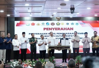 Penyerahan Tahap III Hasil Penguasaan Kembali Kawasan Hutan oleh Satgas Penertiban Kawasan Hutan (PKH) seluas 394.547,29 hektar kepada PT Agrinas Palma Nusantara (Persero), bertempat di Kejaksaan Agung RI, Jakarta Selatan, Rabu (9/07/2025).