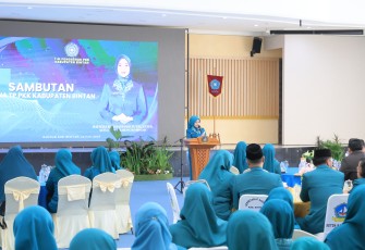 Ketua TP PKK Bintan, Hafizha Rahmadhani saat menyampaikan apresiasi kepada seluruh kader PKK atas dedikasi dan kerja sukarela dalam menjalankan 10 Program Pokok PKK.