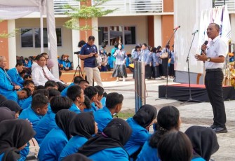 Sekretaris Daerah Provinsi Kepri Adi Prihantara pada Pembukaan PKKMB Tahun Akademik 2025/2026 di Halaman Fakultas Ekonomi Dan Bisnis Universitas Maritim Raja Haji Fisabilillah (UMRAH) Dompak, Selasa (19/8/2025).