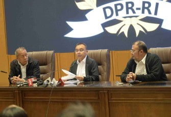 Wakil Ketua DPR RI Sufmi Dasco Ahmad dalam konferensi pers di Kompleks Parlemen, Senayan, Jakarta, Jumat (5/9/2025).