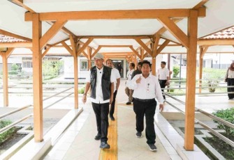 Wakil Menteri Sosial Agus Jabo Priyono di Sentra Terpadu Prof. Dr. Soeharso di Surakarta atau Solo, Jawa Tengah.