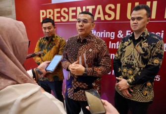 Wamen ATR/Wakil Kepala (Waka) BPN, Ossy Dermawan, usai presentasi Uji Publik dalam Monitoring dan Evaluasi (Monev) Keterbukaan Informasi Publik Tahun 2025, yang diselenggarakan oleh Komisi Informasi Pusat (KIP), di Jakarta, Rabu (19/11/2025).