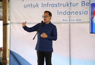 Wamendagri Bima Arya saat menghadiri Visit & Showcase Aspal Plastik di Jimbaran HUB, Kabupaten Badung, Bali, Sabtu (5/7/2025).