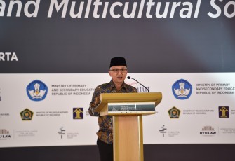 Wamendikdasmen, Atip Latifulhayat saat menyampaikan sambutan penutupan pada ICCCRL yang berlangsung di Jakarta, Rabu (12/11).