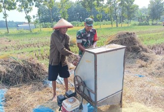 Babinsa Jogorogo Aktif Lakukan Pendampingan Kepada Petani di Wilayah Binaan