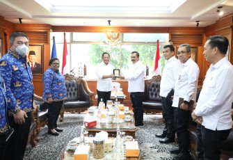 Menteri Dalam Negeri (Mendagri) Muhammad Tito Karnavian menerima kunjungan Menteri Imigrasi dan Pemasyarakatan (Imipas) Agus Andrianto di Kantor Pusat Kementerian Dalam Negeri (Kemendagri), Jakarta, Senin (2/6/2025)