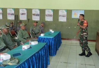Babinsa Tamanan Tingkatkan Peran Linmas Jaga Keamanan Lingkungan