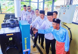 Gubernur Kepri Ansar Ahmad Resmikan Genset Pulau Bahan