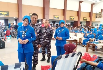 Ketua PJS DPD Jatim dan Kadispen Puspenerbal Kontribusi Donor Darah bersama 1.069 Prajurit 