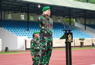 Wakil Gubernur Akademi Militer (Akmil), Brigjen TNI Kristomei Sianturi, S.Sos., M.Si.(Han), memimpin Upacara Bendera Tujuh Belasan yang diikuti oleh seluruh Taruna dan Organik Akademi Militer