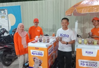 Kala Coffee melalui Kala Group resmi menandatangani kemitraan strategis dengan Bank Raya dan komunitas TDA untuk meluncurkan program “Ngopi Kala Pakai Raya”, sebuah inovasi transaksi cashless yang menyasar generasi muda