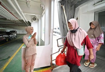 Pelayanan penumpang PT ASDP Indonesia Ferry 
