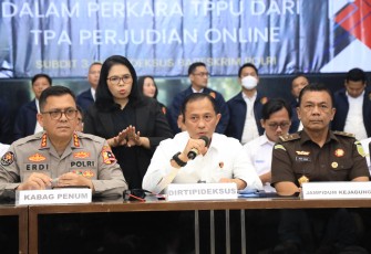 Dirtipideksus Bareskrim Polri BJP Helfi Assegaf saat konferensi pers pada Senin, 6 Januari 2025.