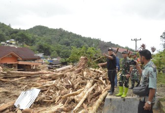 Danrem 023/KS Pimpin Langsung Penanggulangan Bencana Banjir Bandang dan Tanah Longsor di Kota Sibolga dan Kabupaten Tapanuli Tengah