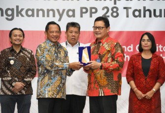 Mendagri saat menjadi pembicara kunci pada Rapat Koordinasi Nasional (Rakornas) Posisi dan Kewenangan Pemerintah Daerah dalam Kebijakan KTR Pasca-Diundangkannya Peraturan Pemerintah (PP) Nomor 28 Tahun 2024 di Grand Capitol Ballroom, Manhattan Hotel, Jakarta, Kamis (12/6/2025)